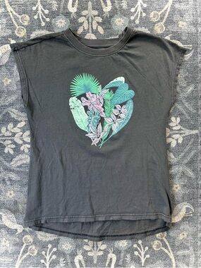 C&C California XL Tropical Heart Grey Graphic Tee Sleeveless Palm Leaves Boho XS